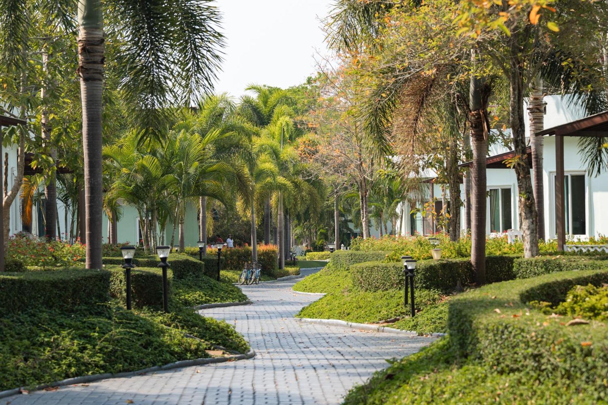Villa Reina Resort Nong Nam Daeng Экстерьер фото