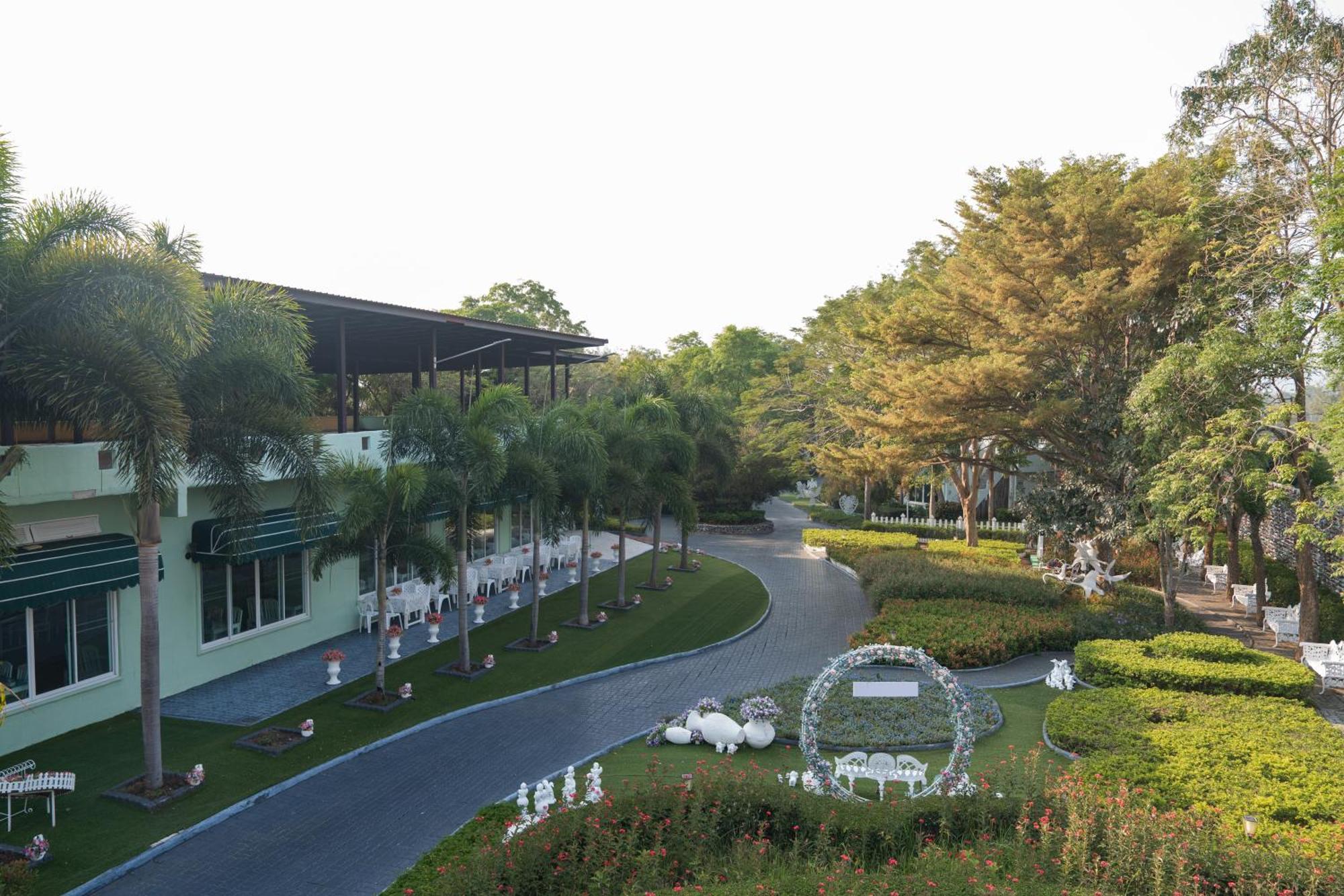 Villa Reina Resort Nong Nam Daeng Экстерьер фото