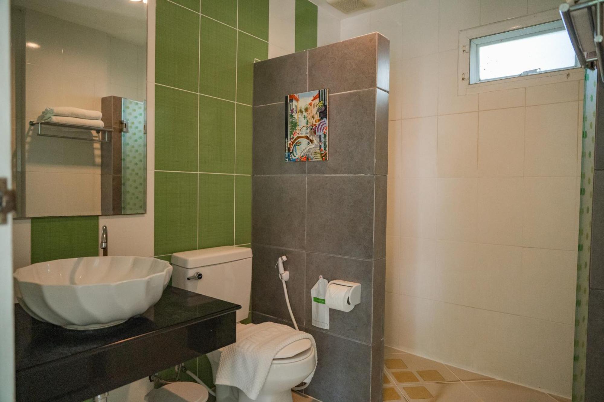 Villa Reina Resort Nong Nam Daeng Экстерьер фото