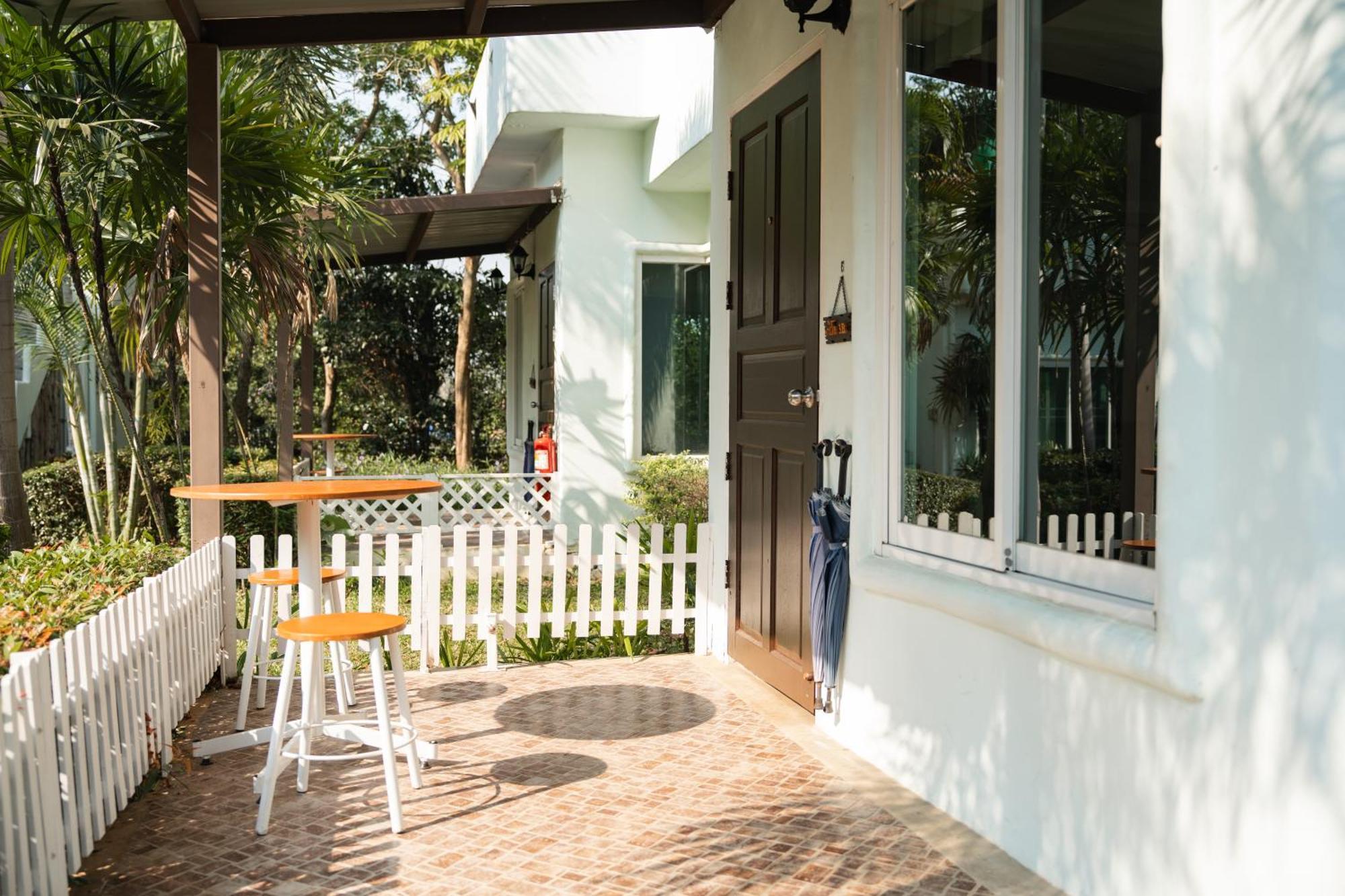 Villa Reina Resort Nong Nam Daeng Экстерьер фото